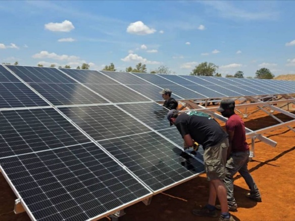 全球足跡 | “煤地→綠地”，陽光能源Giga系列光伏組件首入津巴布韋